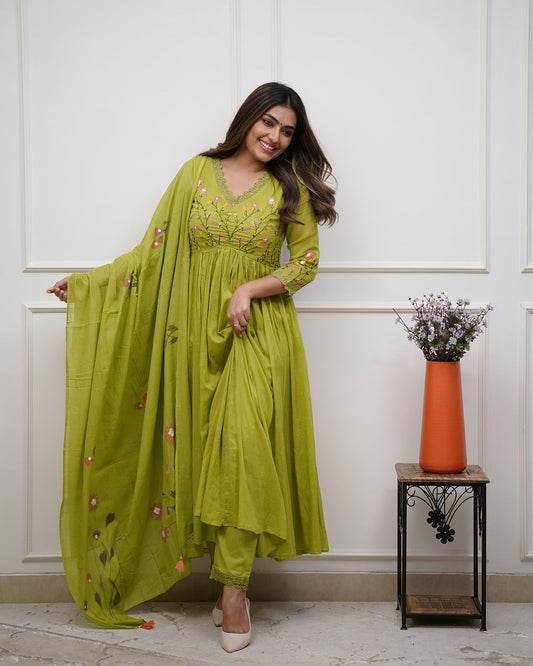 Green Color Beautiful  Cotton Suit Set.